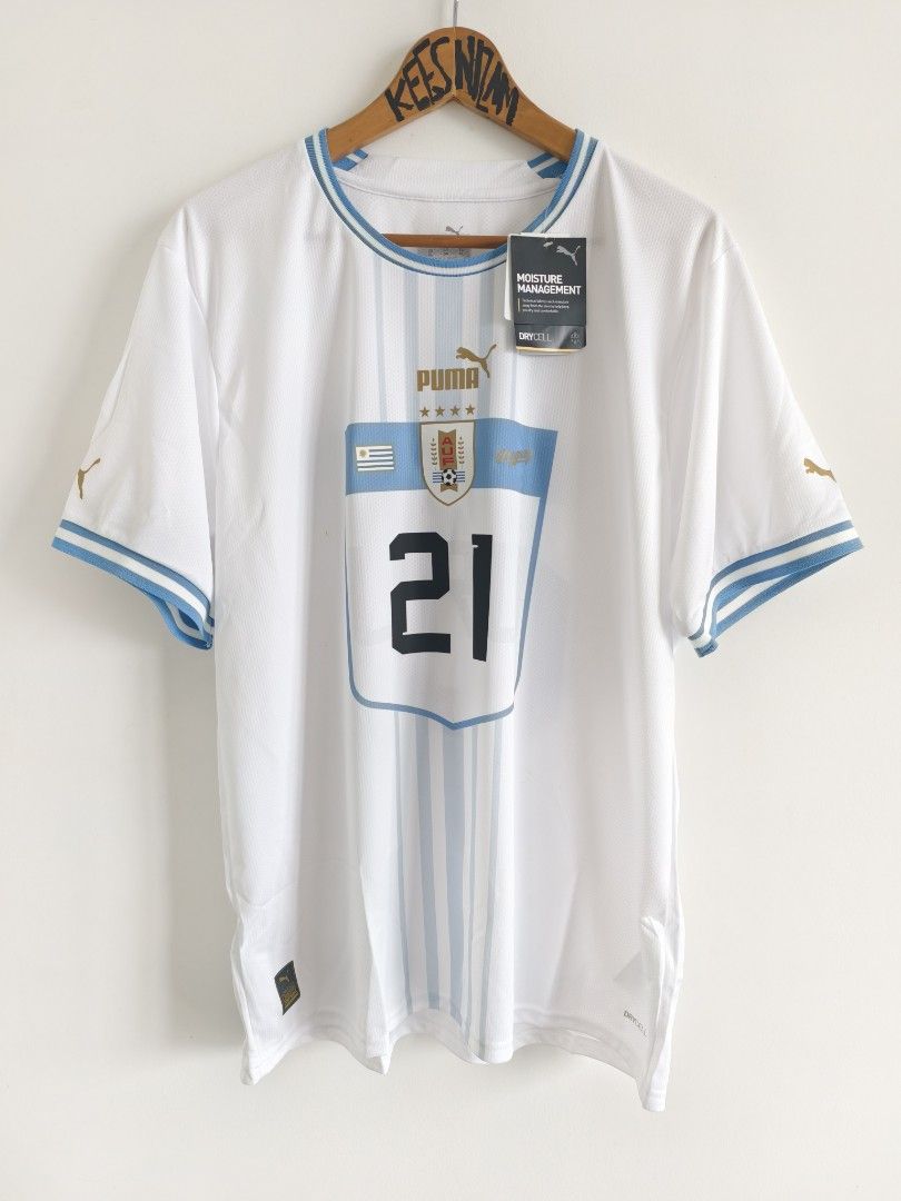 Uruguay 2022 (Category: Other Sports Equipment and Supplies) located in Seberang Perai. Submitted by hamba786 (Listing ID 1422010513, Image 1). Description: Original Uruguay 2022/23 Away BNWT Size XL .Pit 23.5 Lenght 30 Edinson Cavani RM 300.