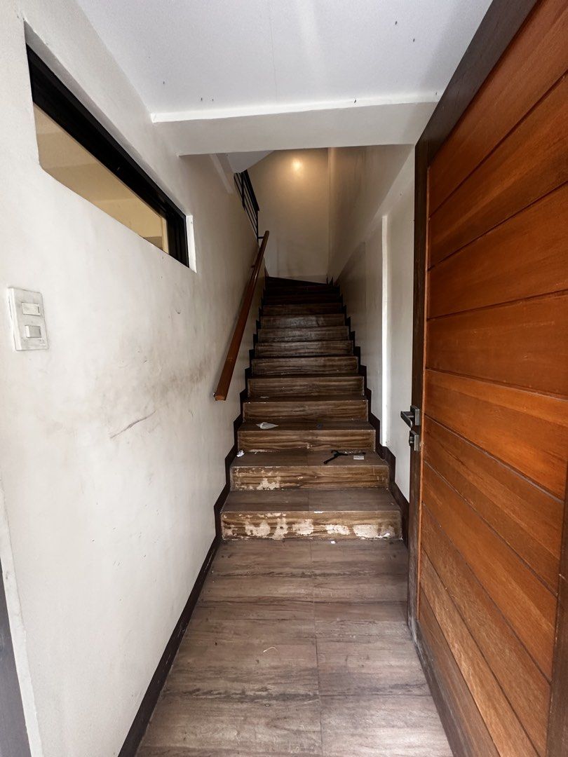 VERMONT PARK TOWNHOUSE (Category: House & Lot) located in Manila. Submitted by kmvillanue31372 (Listing ID 1422057328, Image 3). Description: 🏡 FOR SALE: Beautiful Home in Vermont Royale, Marcos Highway Looking for a spacious and secure home in a prime location? Check this out! ✨ 📍 Vermont Park, Marcos Highway 🚶‍♂️ Only 10 mins from LRT-2 🛡️ Just 3 blocks from the guard house 🚶‍♀️ 5-minute walk to the guard house 🏀 25 meters from the basket