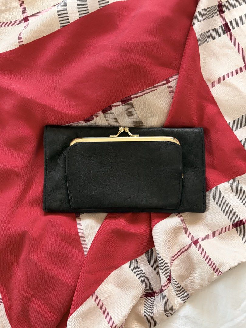 Vintage Buxton Black Leather Wallet (Category: Wallets & Card holders) located in Quezon City. Submitted by mackybow (Listing ID 1422000541, Image 2). Description: - Vintage Buxton long black leather wallet - Snap enclosure - 5 card slots - 2 inner compartments - 1 zipped inner compartment - Exterior kisslock compartment - Cowhide leather.