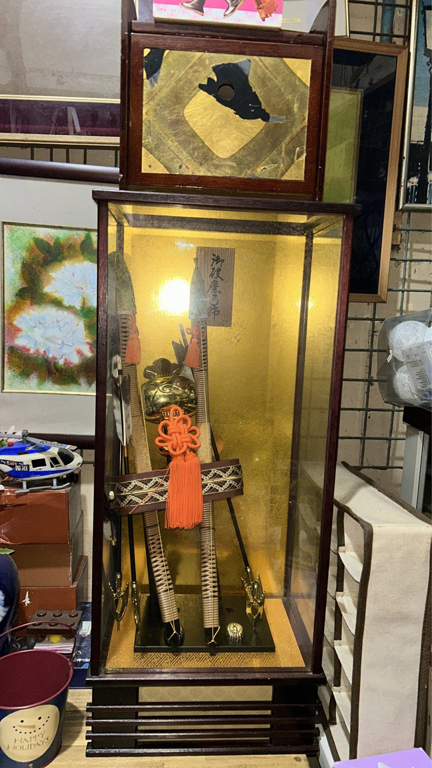 VINTAGE JAPANESE SAMURAI GLASS DECOR DISPLAY (Category: Vintage Collectibles) located in Valenzuela. Submitted by a0457802ad693804a023bab9eae5b7 (Listing ID 1421976599, Image 1). Description: Approx H28”/ L15” inch - Vintage Japanese samurai display - Glass case with wooden frame and black base - Features a golden helmet and arrows - Decorative elements and gold background - Includes an orange tassel - Intricate details Sure buyer may inquire vid