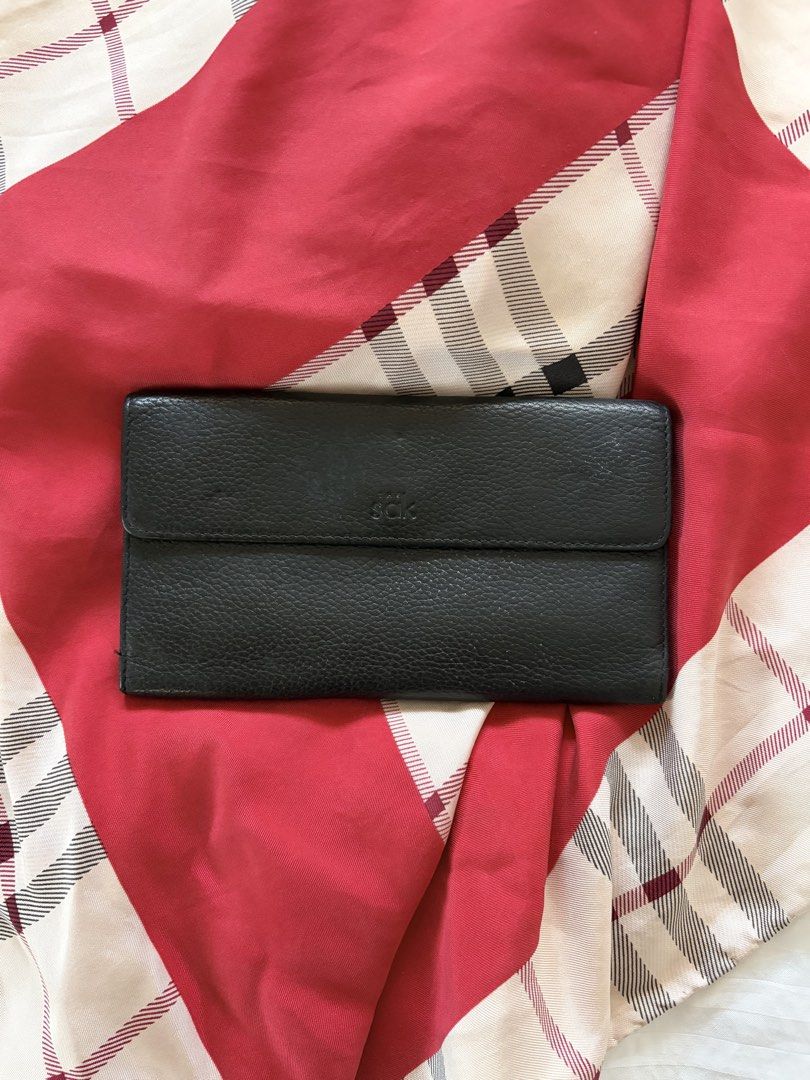 Vintage the Sak Black Wallet (Category: Wallets & Card holders) located in Quezon City. Submitted by mackybow (Listing ID 1421999979, Image 1). Description: - The Sak long black wallet - Tri-fold - Snap enclosure - 5 card slots - 3 inner compartments - Leather exterior, fabric interior.