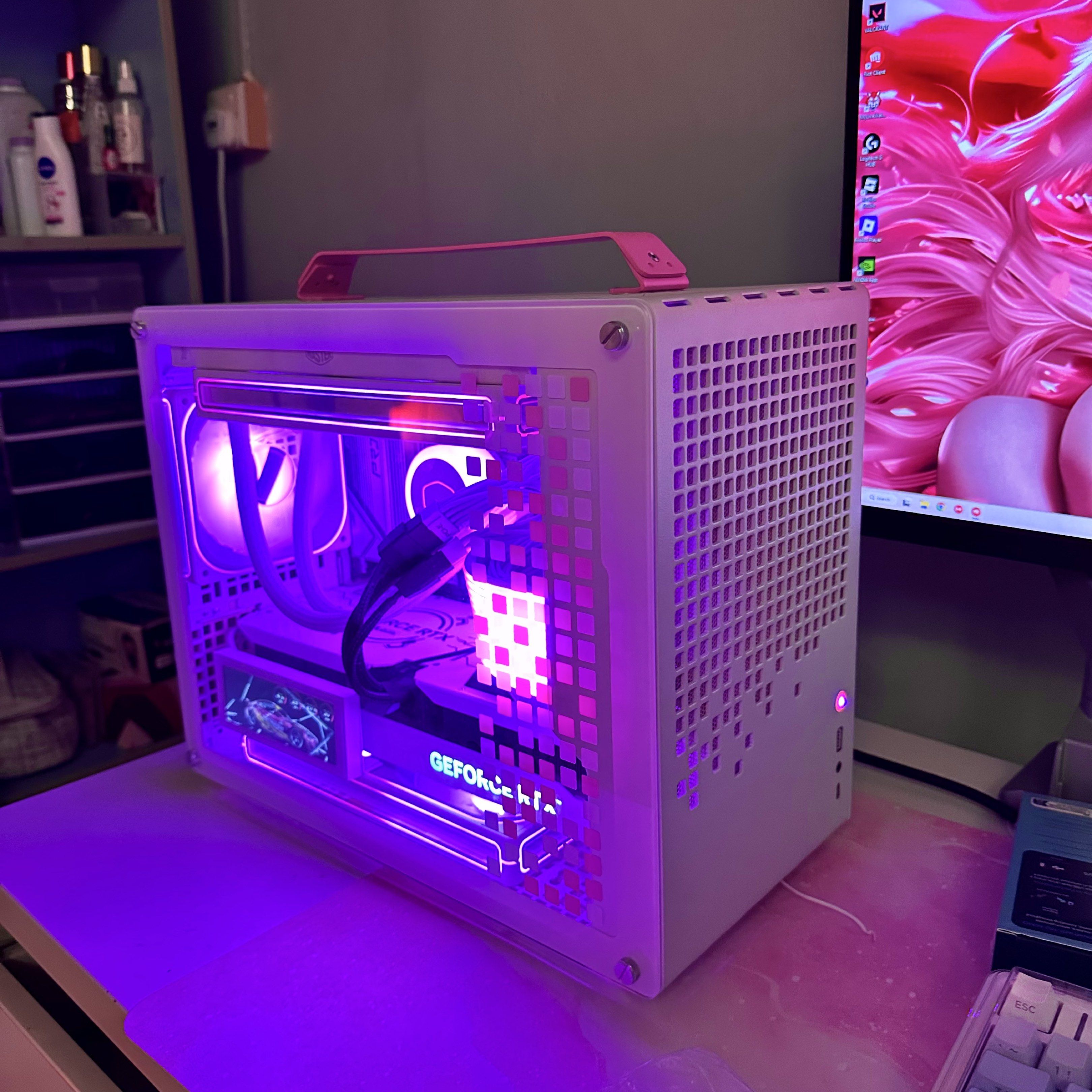 White and Pink Portable Gaming PC65605024713985110