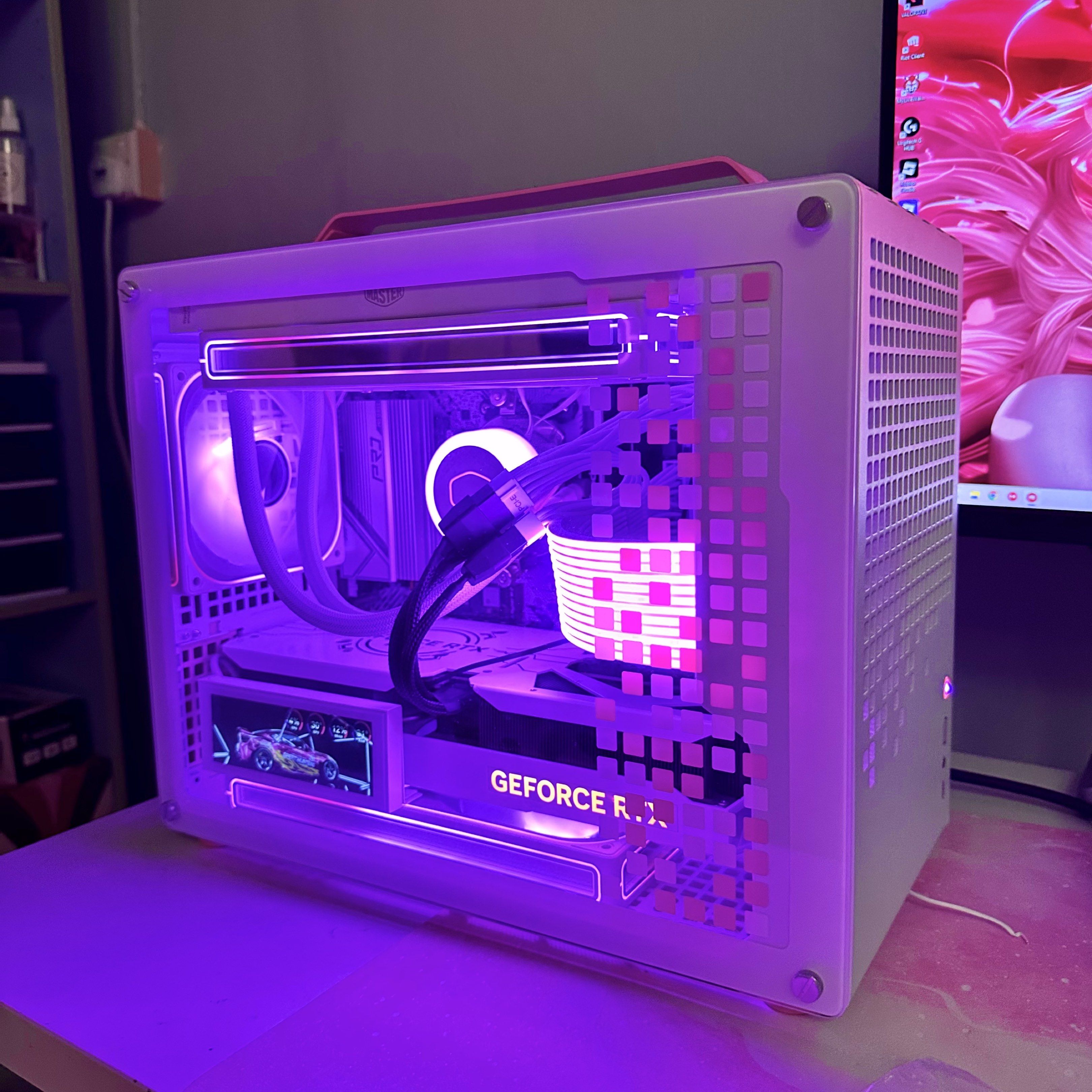White and Pink Portable Gaming PC65605024713985112