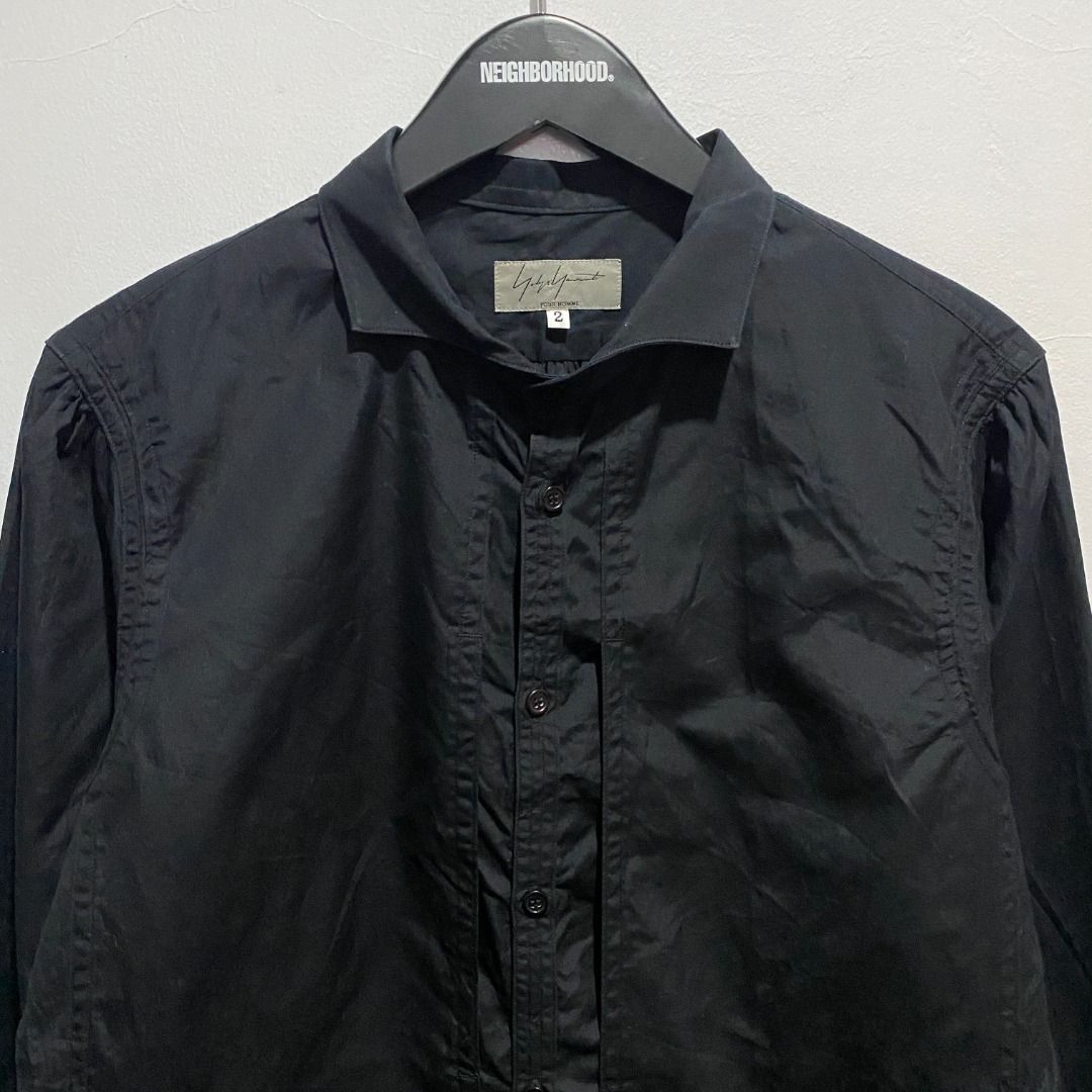 Yohji Yamamoto Cutaway Collar Shirt S/M (Category: Tshirts & Polo Shirts ) located in Antipolo. Submitted by bentakahitanoano (Listing ID 1422075825, Image 3). Description: Architectural simplicity from the master of Japanese design. This shirt embodies the core philosophy of Yohji Yamamoto: impeccable construction and a focus on silhouette over flash. The cutaway collar provides a modern, sophisticated look that stands out from standard button-d