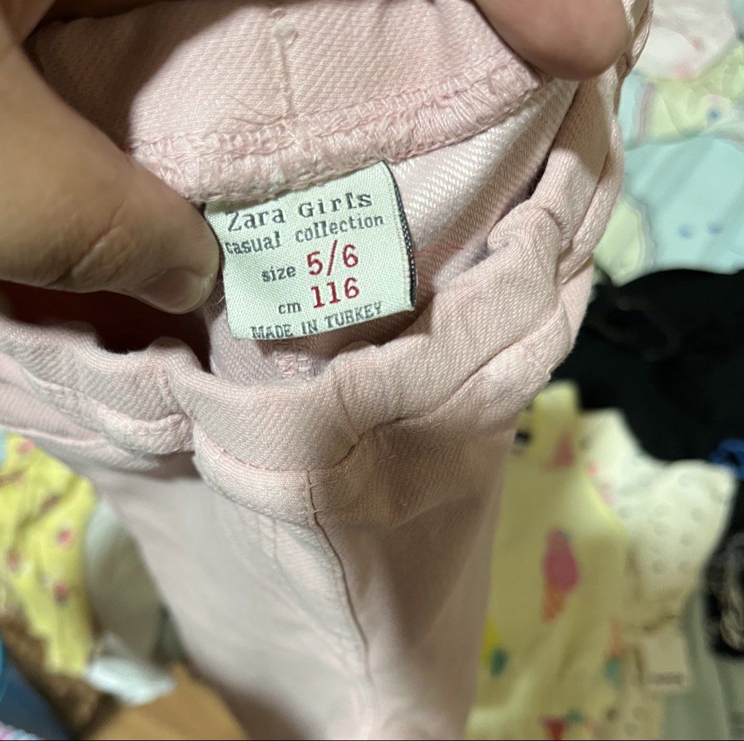 Zara Casual Collection Pink Pants (Category: Babies & Kids Fashion) located in Lipa City. Submitted by michaela11 (Listing ID 1422043659, Image 3). Description: - Zara Casual Collection pink pants - Size: 5/6 - Features an elastic waistband for comfort - Classic straight-leg design - Two back pockets - Made in Turkey.