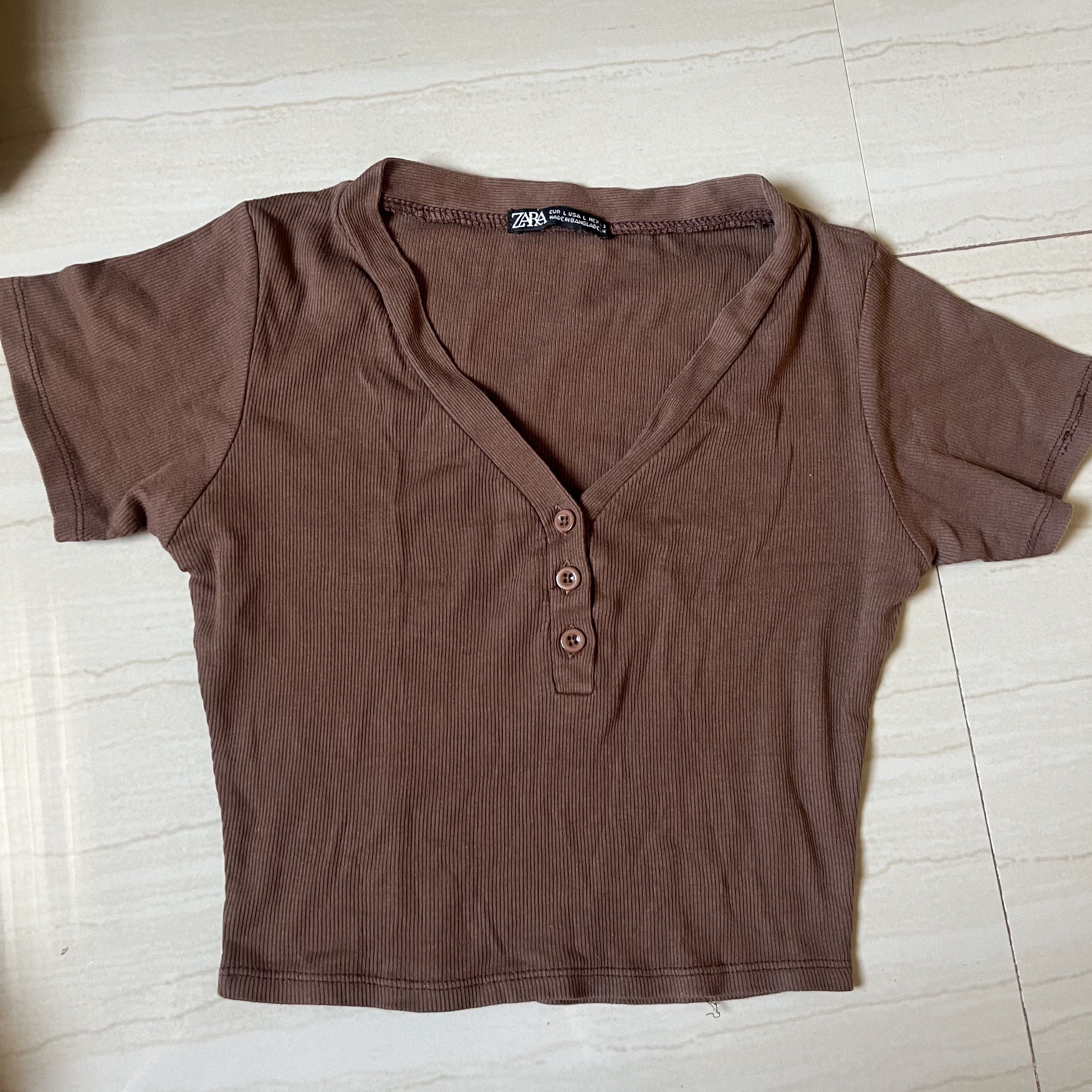Zara Crop Tops Bundle (Category: Others Tops) located in San Pedro. Submitted by tinybubbless (Listing ID 1421955786, Image 2). Description: Set of Zara crop tops in various colors. Includes a white top with buttons, a brown V-neck top with buttons, a green crew neck top, and a light purple crew neck top. All tops appear to be made of a ribbed material. Perfect for casual wear..