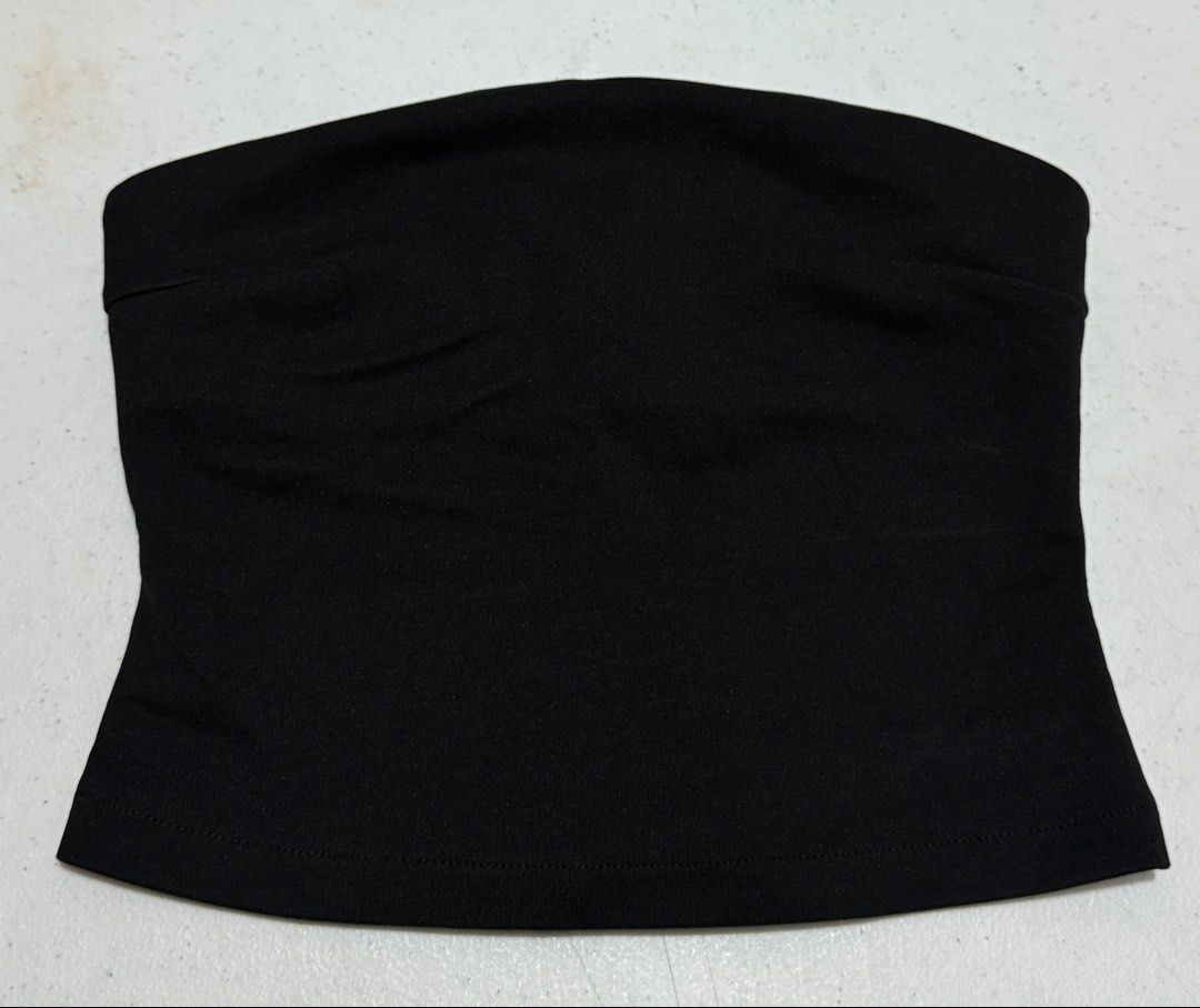 ZARA Fitted Tube Top - Black (Category: Sleeveless) located in Manila. Submitted by findrskeeprs.ph (Listing ID 1421983707, Image 2). Description: • fitted, cropped fit • with darts at both sides for better fit • smooth, thick hq fabric (double layer) • concealed black zipper at the back (slight discoloration of zipper due to laundry).