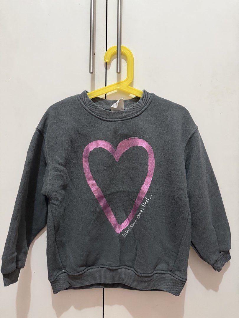Zara Heart Print Sweatshirt - Size 6 (Category: Babies & Kids Fashion) located in Marikina City. Submitted by satorrel (Listing ID 1422013559, Image 1). Description: - Zara sweatshirt - Pink heart print - Crew neck and long sleeves - Size: (110 cm) - Text: "Love Always Comes First".