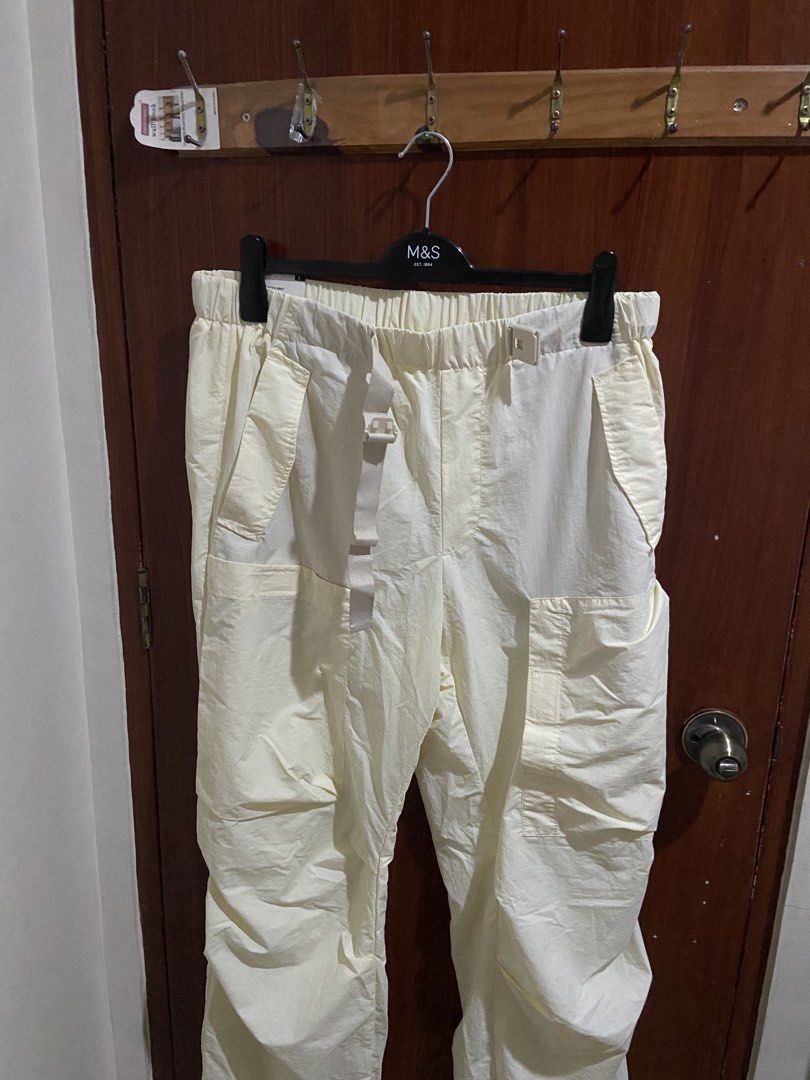 Zara Parachute Cargo Trousers 2023 (Category: Trousers) located in Cebu City. Submitted by sbstn096 (Listing ID 1422013803, Image 3). Description: Zara Parachute Cargo Trousers 2023 Brand new with tags Size: L Php 1,800 + shipping fee .