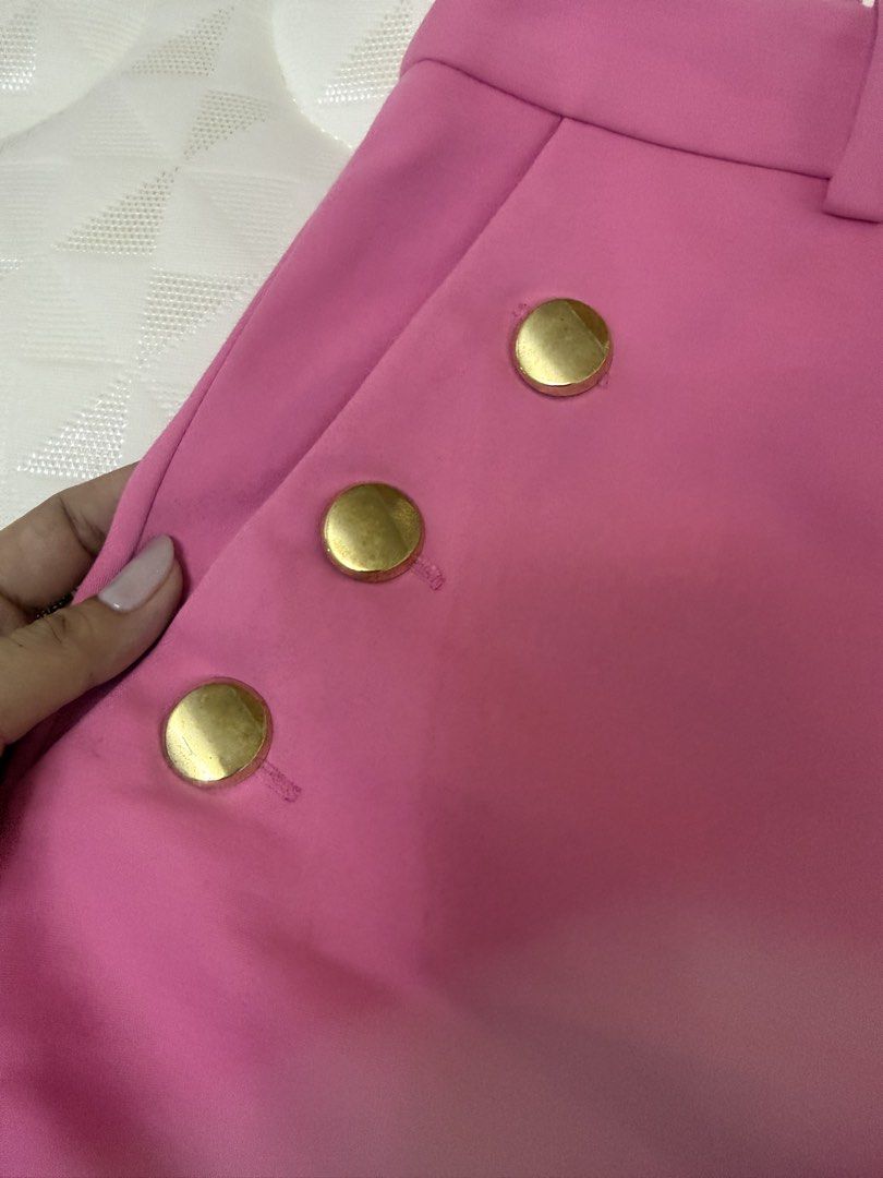 Zara Pink Shorts with Gold Buttons (Category: Shorts) located in Cebu City. Submitted by i_van22 (Listing ID 1421968398, Image 3). Description: - Bought this here for 900 -Zara pink shorts - Gold button detailing - Zipper and hook closure - Size: EUR XL, USA XL, MEX 32 - Made in Morocco.