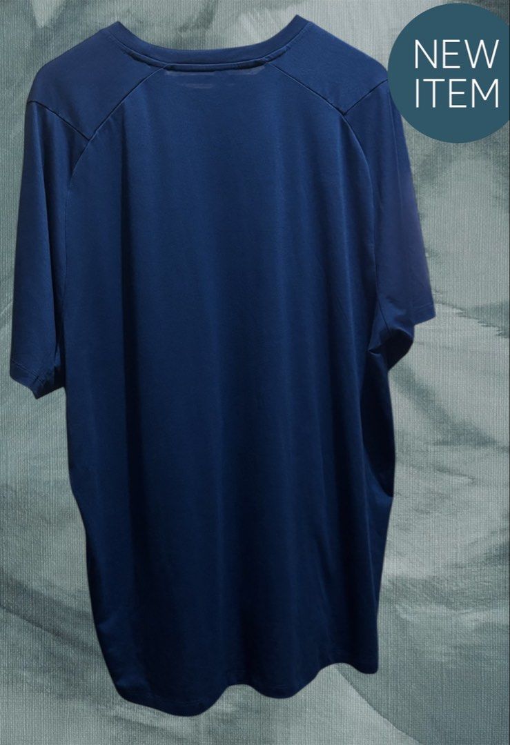 Adidas Freelift Climacool 2XL T-Shirt (Category: Tshirts & Polo Shirts ) located in Manila. Submitted by aj-thrifter (Listing ID 1422227144, Image 2). Description: Adidas Freelift Climacool T-shirt in navy blue. Features the Adidas logo on the chest. The size is 2XL. The shirt has a crew neck and short sleeves. The shirt has a subtle design detail on the side. Dimension: 26/31. Excellent condition..