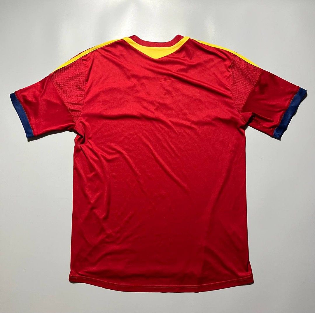 Adidas Spain National Team Jersey (Category: Activewear) located in Lucena. Submitted by sth.archvl (Listing ID 1422189683, Image 2). Description: Adidas Spain soccer jersey Flaws: 4 pinholes Size xl Measurements: Pit to pit: 22 Length: 30 .