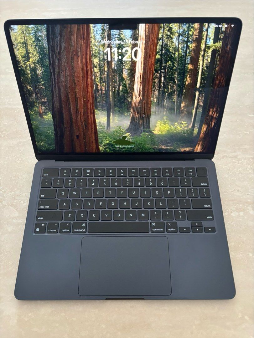 Apple MacBook Air405946737792143363