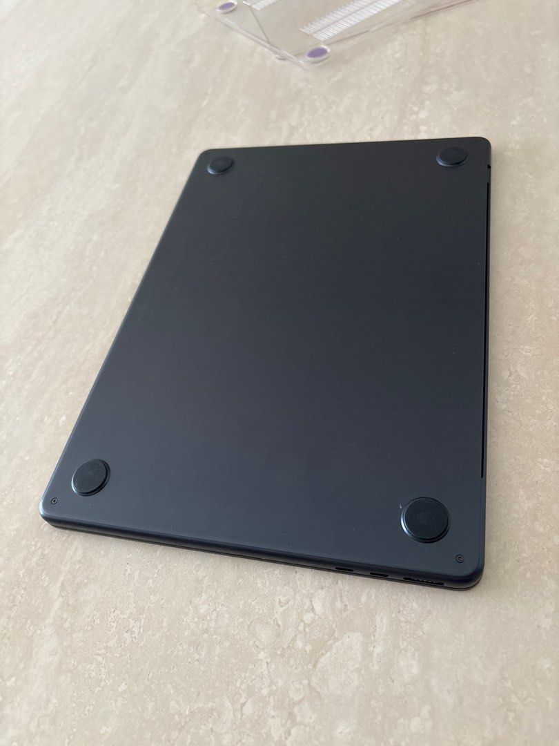 Apple MacBook Air405946737792143362