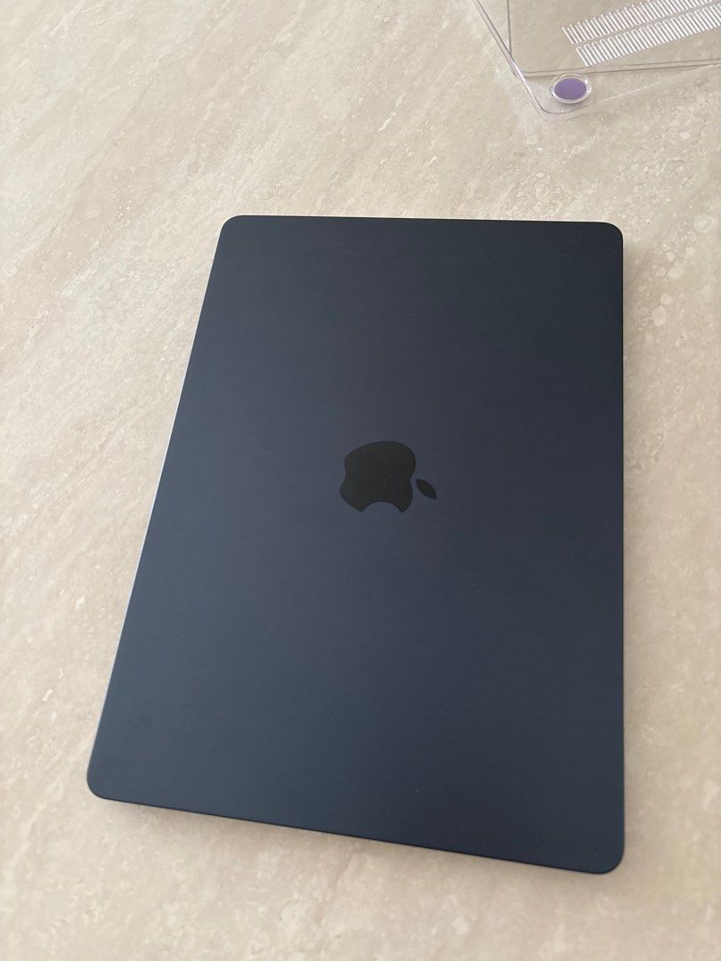 Apple MacBook Air405946737792143361