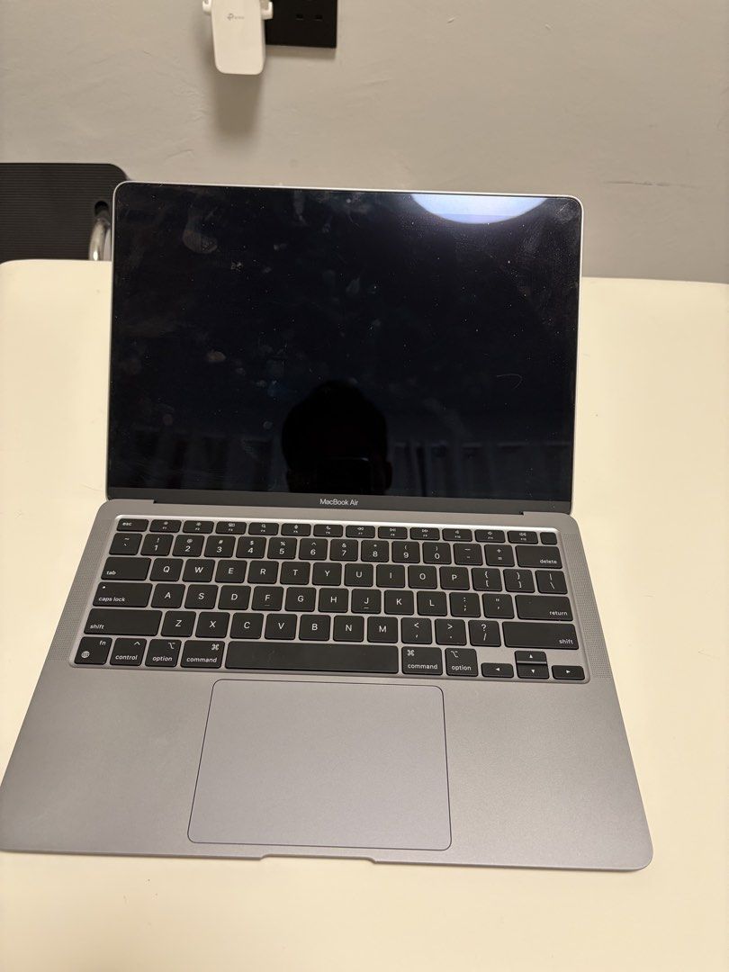 Apple MacBook Air405947437276221440