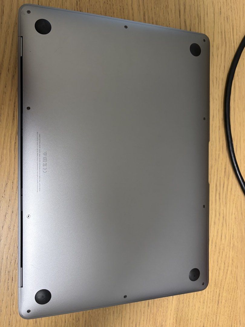 Apple MacBook Air405947437276221441