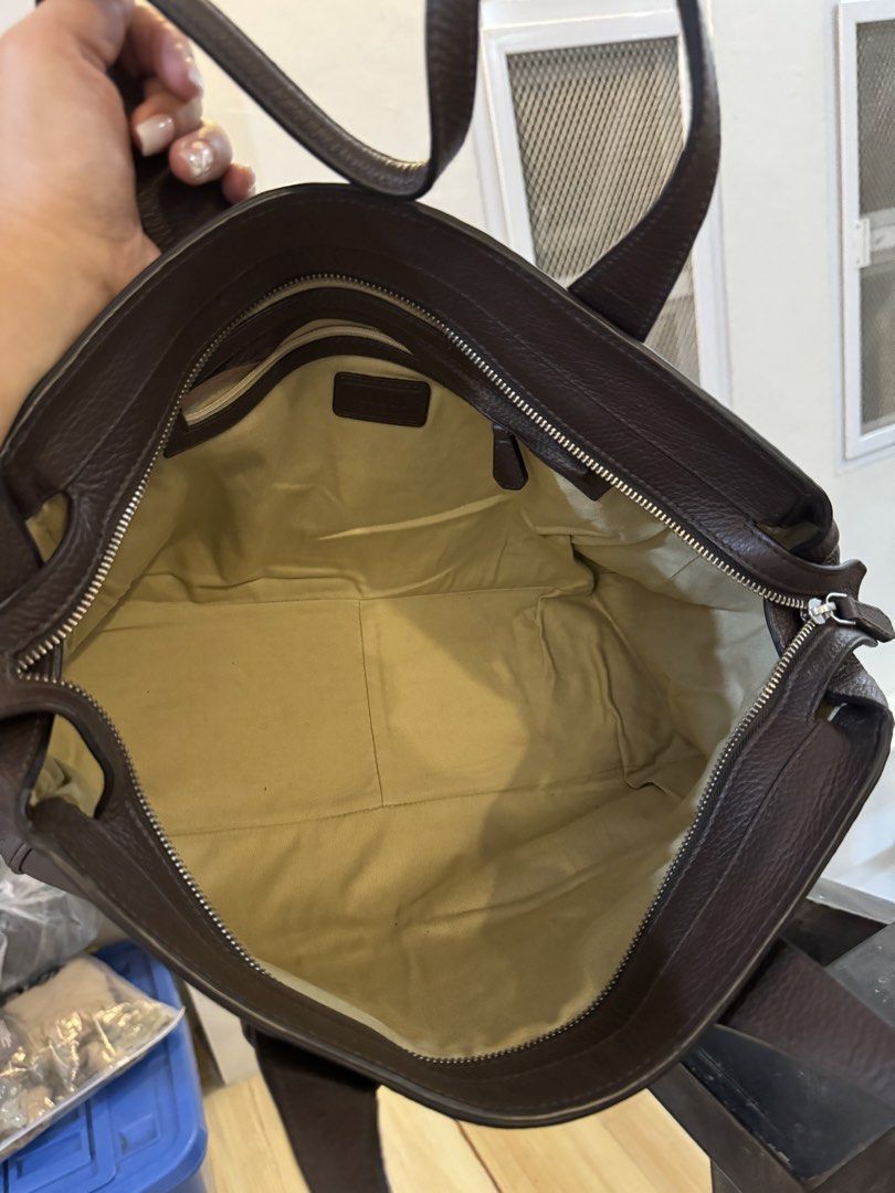 Armani Collection Brown Leather Tote Bag (Category: Luxury Bags & Wallets) located in Urdaneta. Submitted by kathleenja24136 (Listing ID 1422086298, Image 3). Description: - Armani Collection tote bag - Rich brown color - Spacious interior - Zippered pocket - Snap closure - Sturdy handles - Classic design - Light beige interior lining - Textured leather finish.