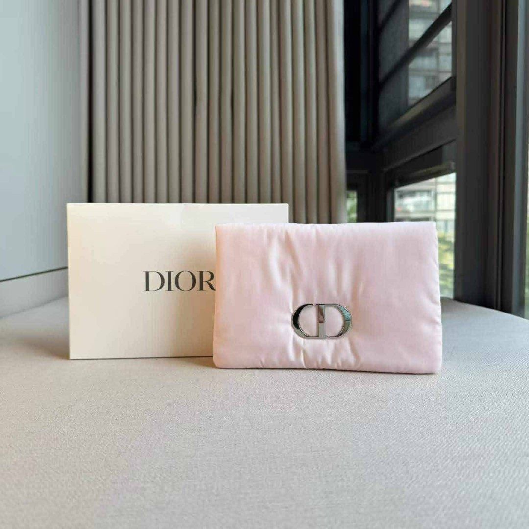 Authentic GWP Dior pouch (Category: Luxury Bags & Wallets) located in Bacoor. Submitted by shynemf.beloy (Listing ID 1422101552, Image 1). Description: ✨LOWEST PRICE AUTH PINK D*OR MAKE UP POUCH AUTHENTIC GWP 😘 — ₱880 onlyyy — 800 min 10 pcs.