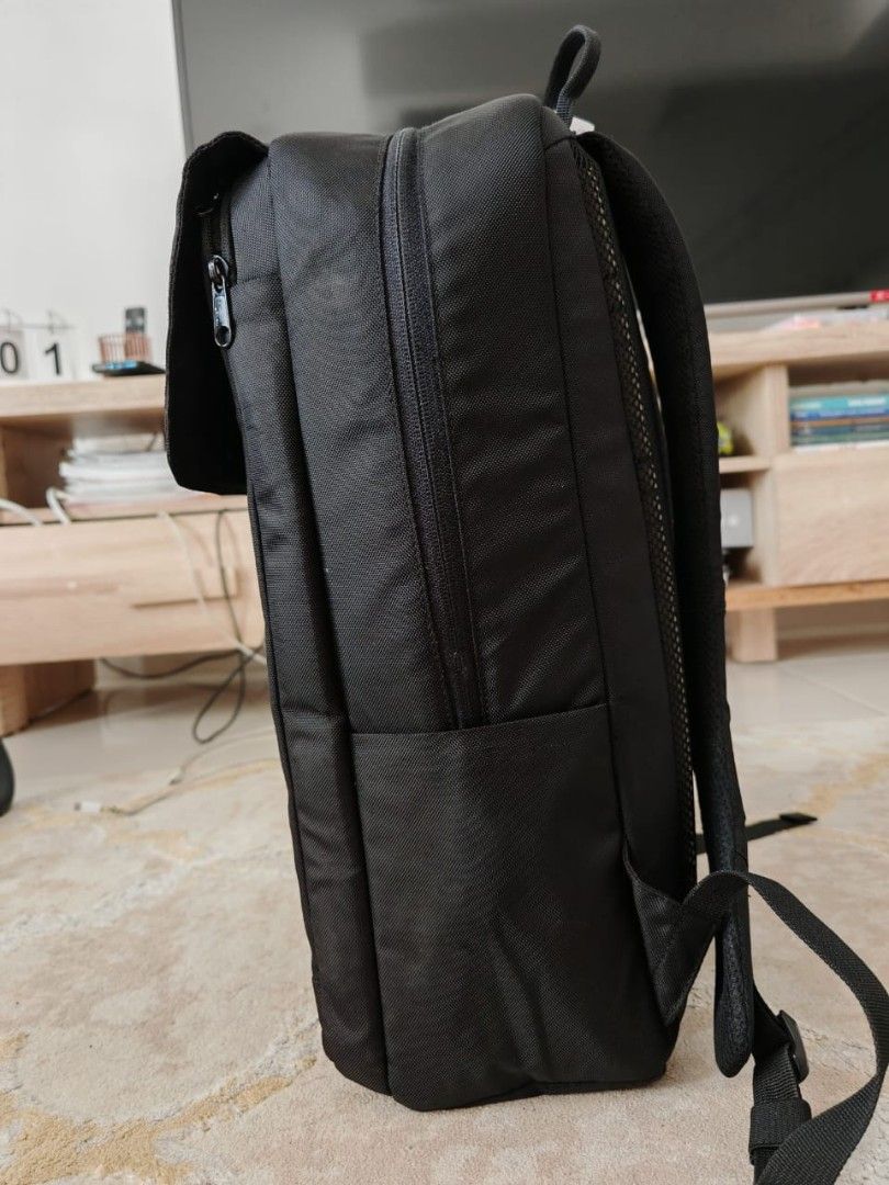 Beanpole Black Backpack (Category: Backpacks) located in Kuala Selangor. Submitted by fairuzrani35 (Listing ID 1422136920, Image 3). Description: - Black Beanpole backpack - Flap closure - Zippered front pocket - Padded shoulder straps - Top handle - Breathable mesh back - Suitable for everyday essentials.