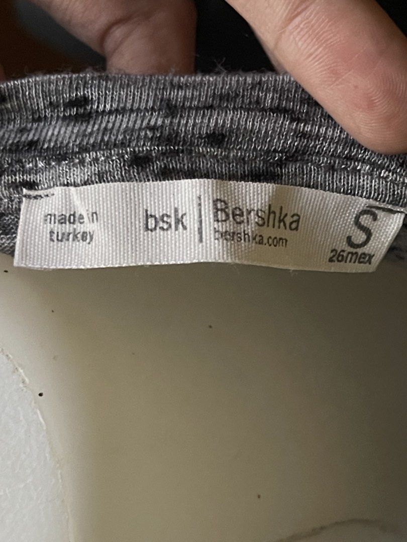 Bershka Fringe Top - Size S (Category: Sleeveless) located in Santa Cruz. Submitted by lilpurpleseven (Listing ID 1422232189, Image 3). Description: Bershka top with fringe detailing. Features a round neckline and long sleeves. The top is gray with a speckled pattern and the words "tell me a secret" printed on the front. Made in Turkey. Size S..