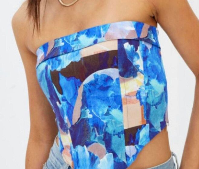 Blue Floral Corset Top (Category: Sleeveless) located in Cebu City. Submitted by zinzitro (Listing ID 1422181151, Image 2). Description: Stylish corset top features a vibrant blue floral pattern. Size: Small-Medium It's perfect for pairing with high-waisted jeans or skirts for a chic look. The top is a versatile piece for various occasions..