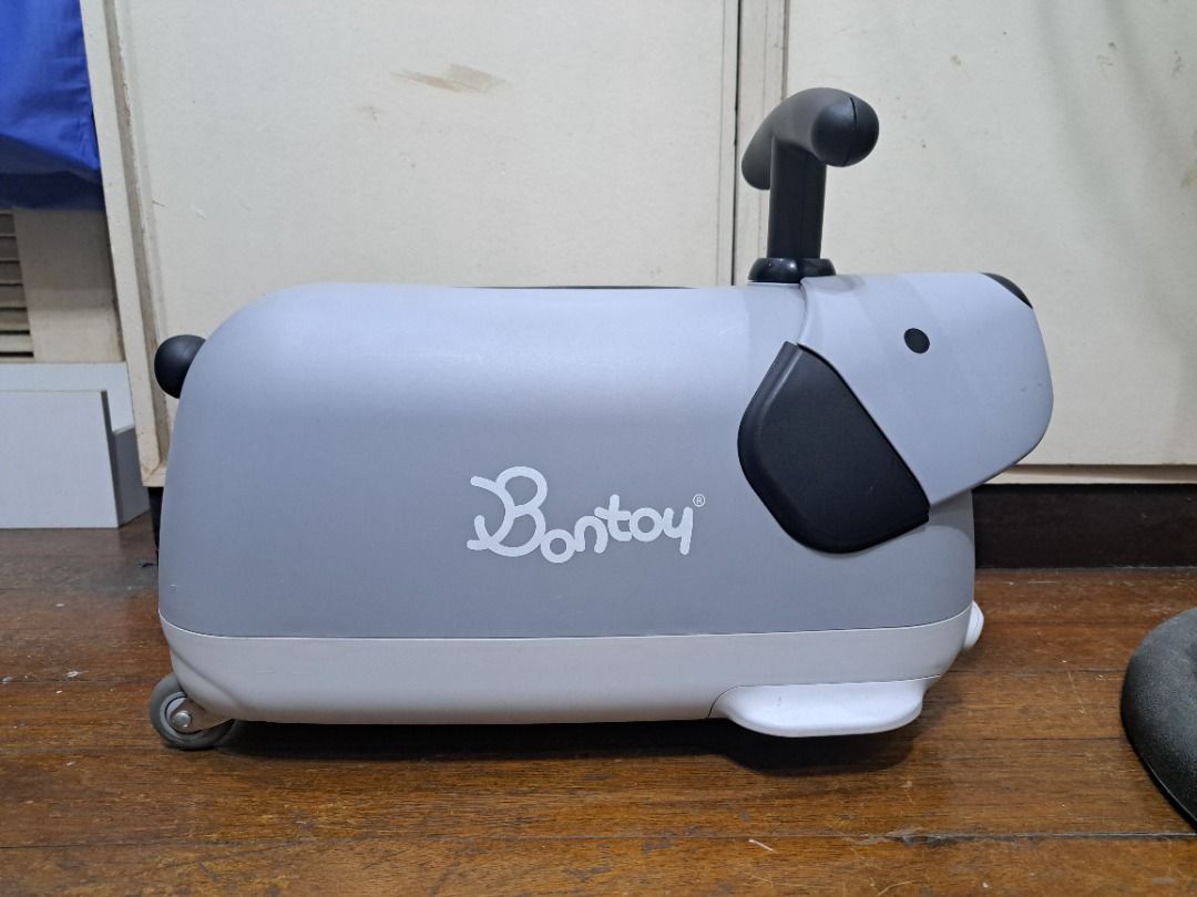 Bontoy Ride-on Suitcase for Kids (Category: Kids Toys) located in Quezon City. Submitted by ckcab (Listing ID 1422091265, Image 2). Description: - Bontoy ride-on suitcase. - Used only once during travel. - No major flaws, just scratches because of usage. - Wheels and pull-up handle have NO issues. Pick-up preferred. Pick-up location along Xavierville Avenue in Quezon City. DURABLE: up to 100kg ride-on load SPACIOUS: 17L storage space CARRY-ON SIZ