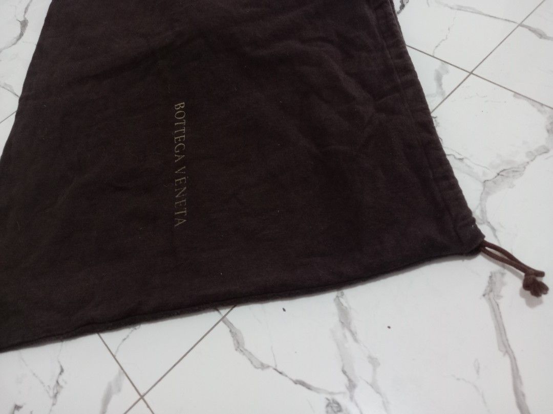 Bottega Veneta Dust Bag (Category: Luxury Bags & Wallets) located in Quezon City. Submitted by kiro.817 (Listing ID 1422111967, Image 1). Description: Bottega veneta authentic dust bag Brown color No issue Original dustbag . .