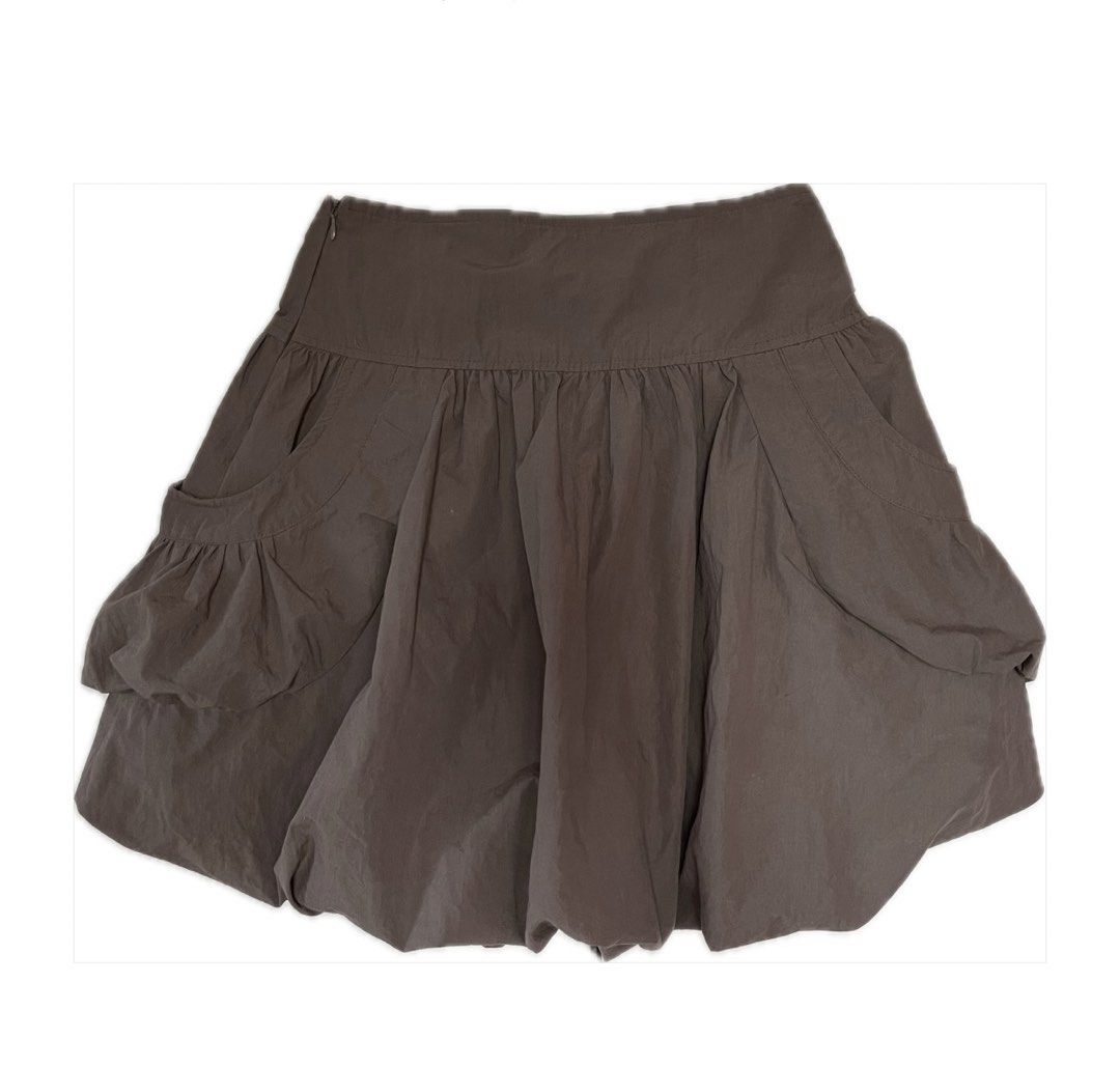 Highwaist Brown Bubble Skirt w/ pockets (Category: Skirts) located in San Isidro. Submitted by zora.ph (Listing ID 1422177873, Image 3). Description: - Brown bubble skirt - Features pockets - High-waisted design - Zipper closure - Waist: 30 inches - Length: 17 inches - Voluminous shape.