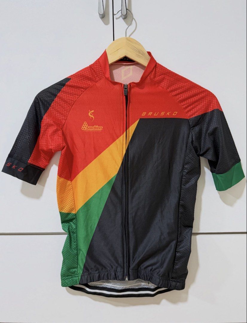 Brusko Cycling Bib Set (Category: Activewear) located in Manila. Submitted by alt.declutter (Listing ID 1422086585, Image 1). Description: Brusko cycling jersey and shorts set XS (female owned) Great condition .