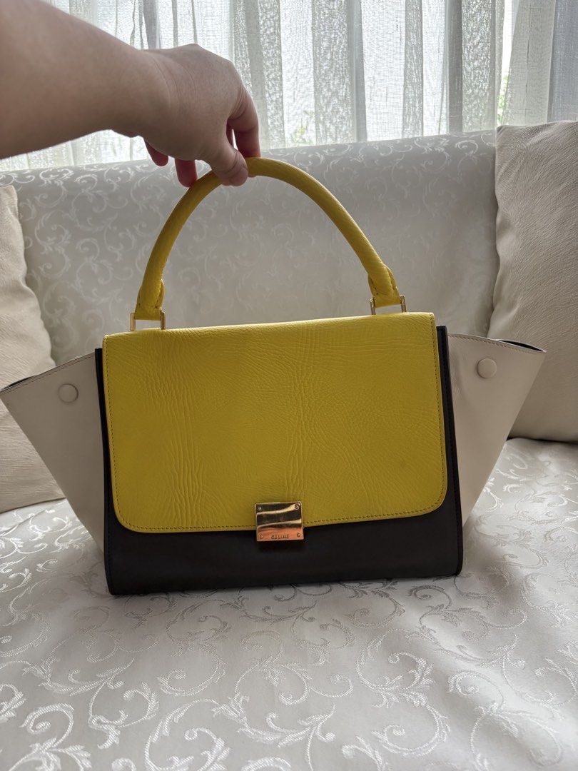 Celine Trapeze Medium (Category: Luxury Bags & Wallets) located in Bacoor. Submitted by pretticel (Listing ID 1422081650, Image 2). Description: For sale: Pre-owned Medium Celine Trapeze Leather Handbag for ~₱29,000 - in good condition as shown in pictures -with dust bag -rfs: de cluttering.