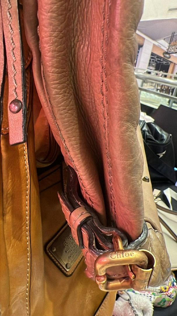 Chloé Paddington leather handbag (Category: Luxury Bags & Wallets) located in Quezon City. Submitted by njood (Listing ID 1422198329, Image 3). Description: Chloé Paddington leather handbag Authentic Beige, Leather Hardware and leather material - in very good condition .