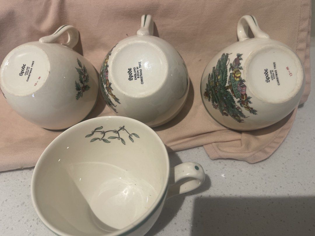 Christmas Tea Cup Set (Category: Coffee & Tea Tableware) located in Manila. Submitted by lunafloppy (Listing ID 1422137699, Image 3). Description: No cracks or hairlines..