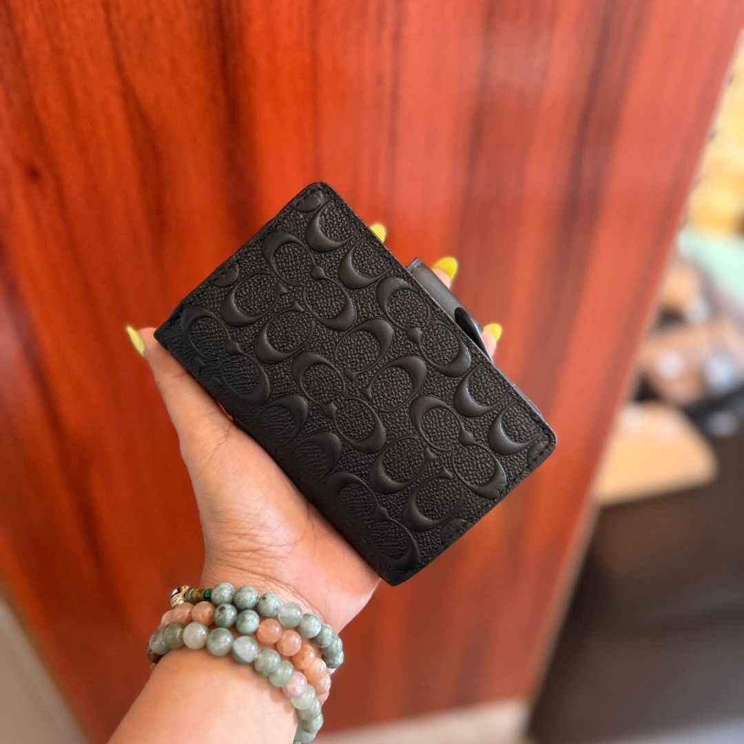 💯🇨🇦Authentic Coach Black Wallet (Category: Luxury Bags & Wallets) located in San Pedro. Submitted by powlah (Listing ID 1422217945, Image 2). Description: ❌Mall Price: ₱8,445 •Brandnew with tag and cc •L:5” W:0.5” H:3.5” •Bifold with snap closure •Exterior back coin zipper compartment •1 Bill fold; 1 ID Window •8 card slots (actual photo posted).