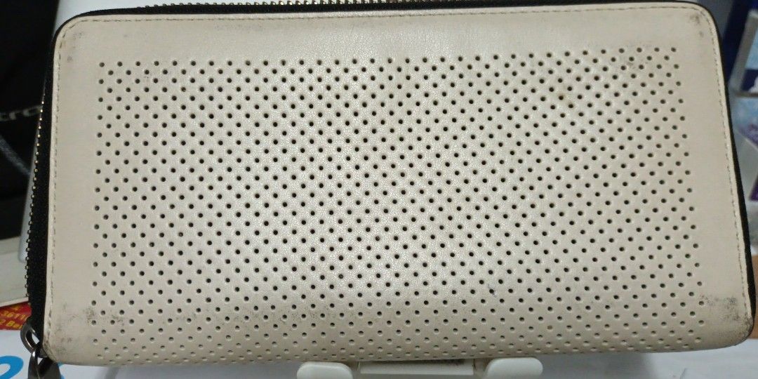 COACH WHITE LONG WALLET (Category: Luxury Bags & Wallets) located in Quezon City. Submitted by cmagday (Listing ID 1422178394, Image 2). Description: original bought from Japan. well used and all zippers in good condition. refer to pic 4 for the issue. prelove and pls manage expectation. no box, no receipts.
