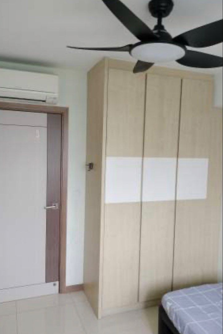 Common room at 435b Bukit Batok west Avenue 5 for rent! Aircon wifi ...