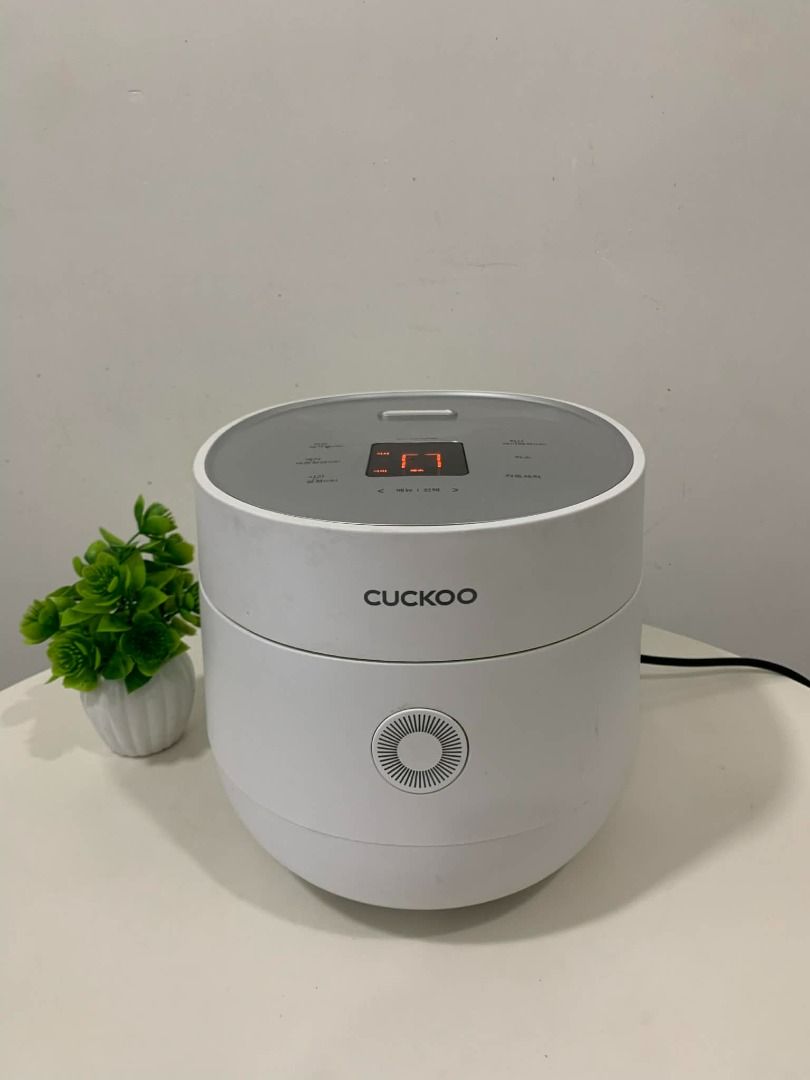 Cuckoo Rice Cooker (Category: Cookers) located in Consolacion. Submitted by mariearcen (Listing ID 1422231820, Image 2). Description: 6cups Various Cooking Mode Inverter type 220V 📍Consolacion, Cebu Can ship nationwide via J&T .