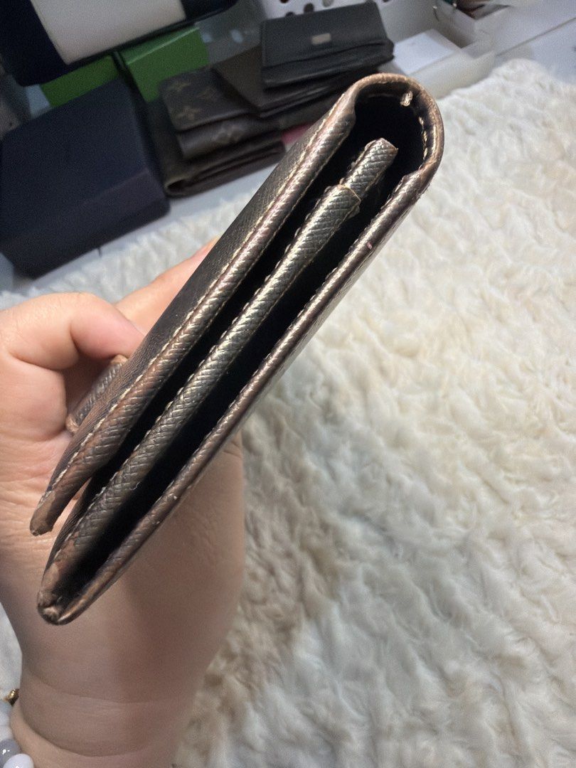 ferragamo wallet (Category: Luxury Bags & Wallets) located in Antipolo. Submitted by ambercs (Listing ID 1422090661, Image 3). Description: authentic salvatore ferragamo wallet gold in color preloved in good condition just need mild color restoration no inclusion/s wallet only.
