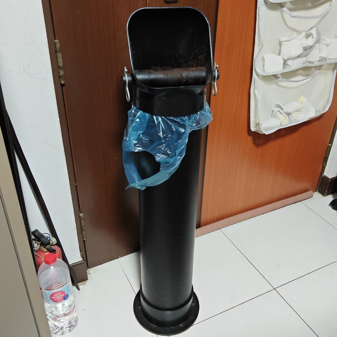 Floor standing coffee knock box for espresso grounds