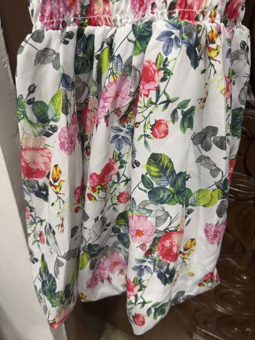 Floral Print Dress (Category: Babies & Kids Fashion) located in Manila. Submitted by crazycat13 (Listing ID 1422085357, Image 3). Description: 3-4 years old Super soft and silky material - White dress with a colorful floral print - Designed with a square neckline - Flared skirt - Made of lightweight fabric, ideal for warm weather.