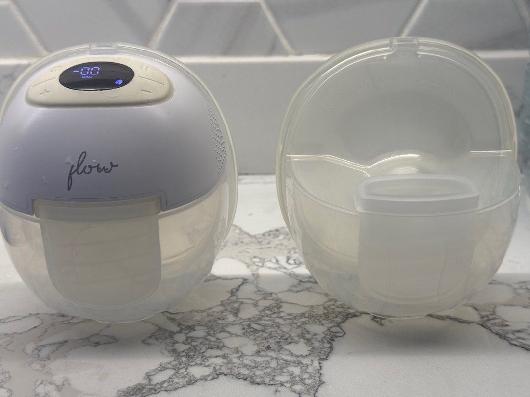 Flow v8 breas pump (Category: Breastfeeding & Bottle Feeding) located in Cainta. Submitted by declutterwithme_476 (Listing ID 1422155544, Image 1). Description: With spare cup With 2haakaas With 2 insert size 19 and 17 With extra valve.