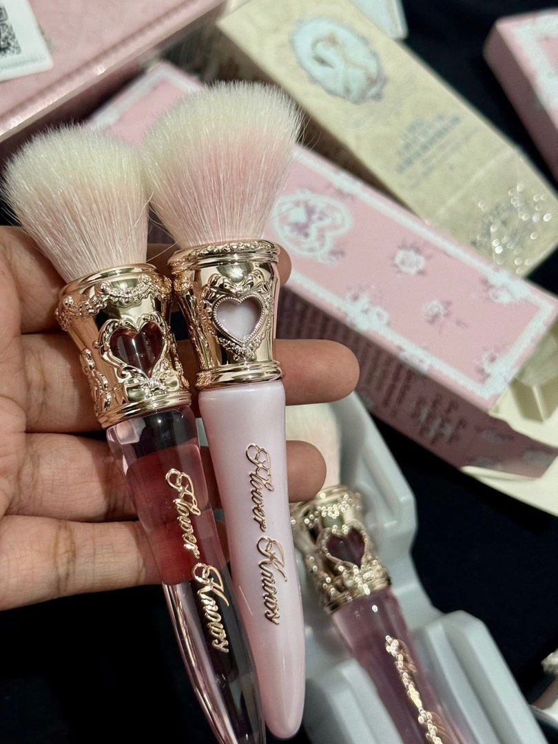 Flower Knows Powder Blush Brush (Category: Makeup) located in Manila. Submitted by n4thlie (Listing ID 1422173639, Image 1). Description: 250 each flower knows brush org and Brandnew fresh from Macau.