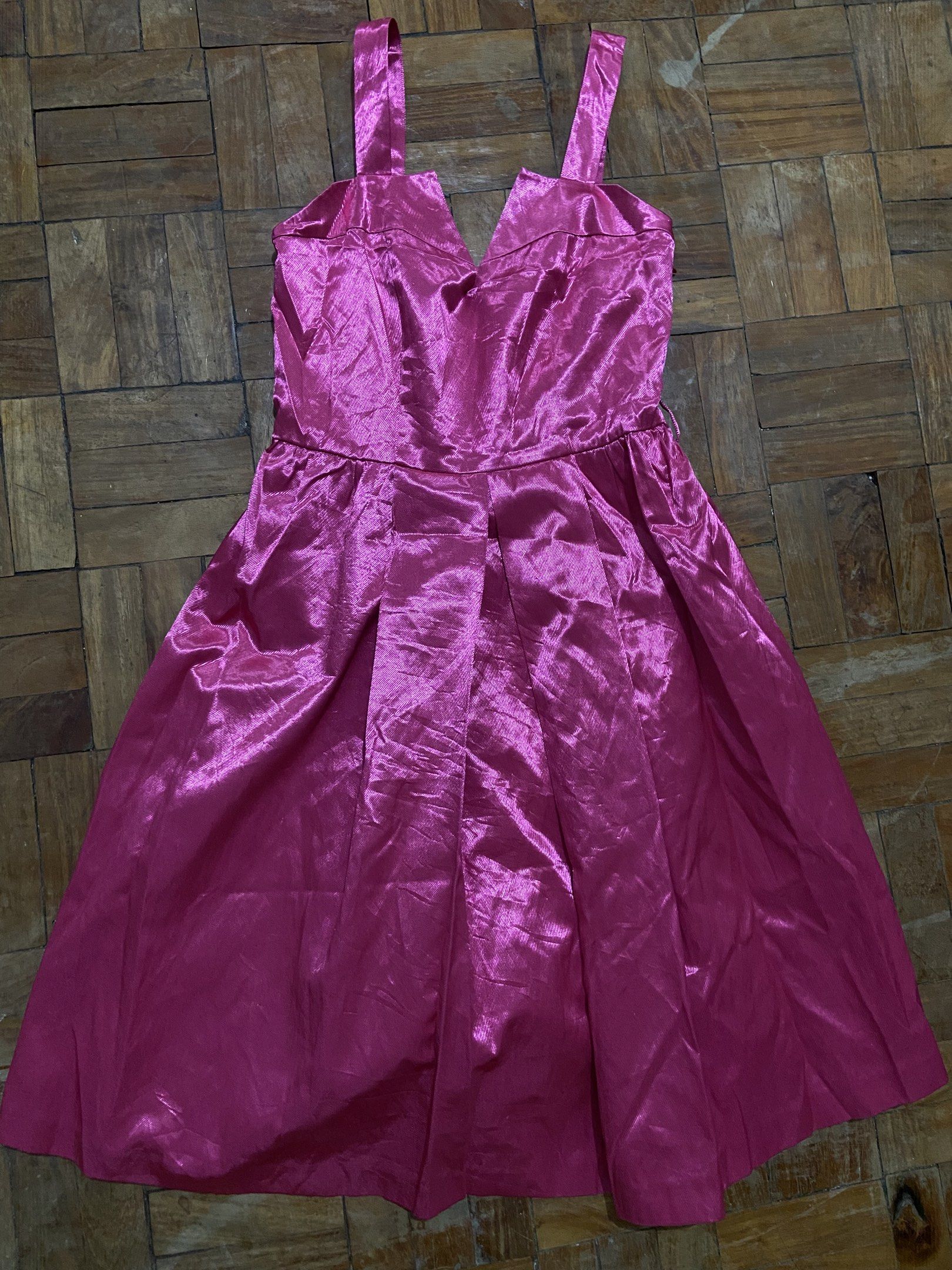 Fuschia Pink Chanel Dress (Category: Dresses) located in Mandaluyong City. Submitted by mimimaming (Listing ID 1422229971, Image 2). Description: with Chanel tag, authenticity unsure size: S on tag, good for XS-S mas maganda in personal.
