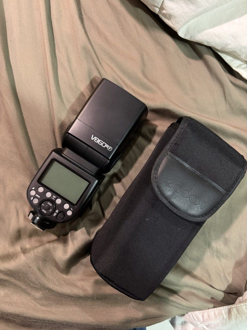 Godox V860IIIF Flash with Accessories (Category: Flashes) located in San Fernando. Submitted by sashemi (Listing ID 1422197289, Image 2). Description: Used once only to check; complete with box; negotiable RFS: Too bulky :( .