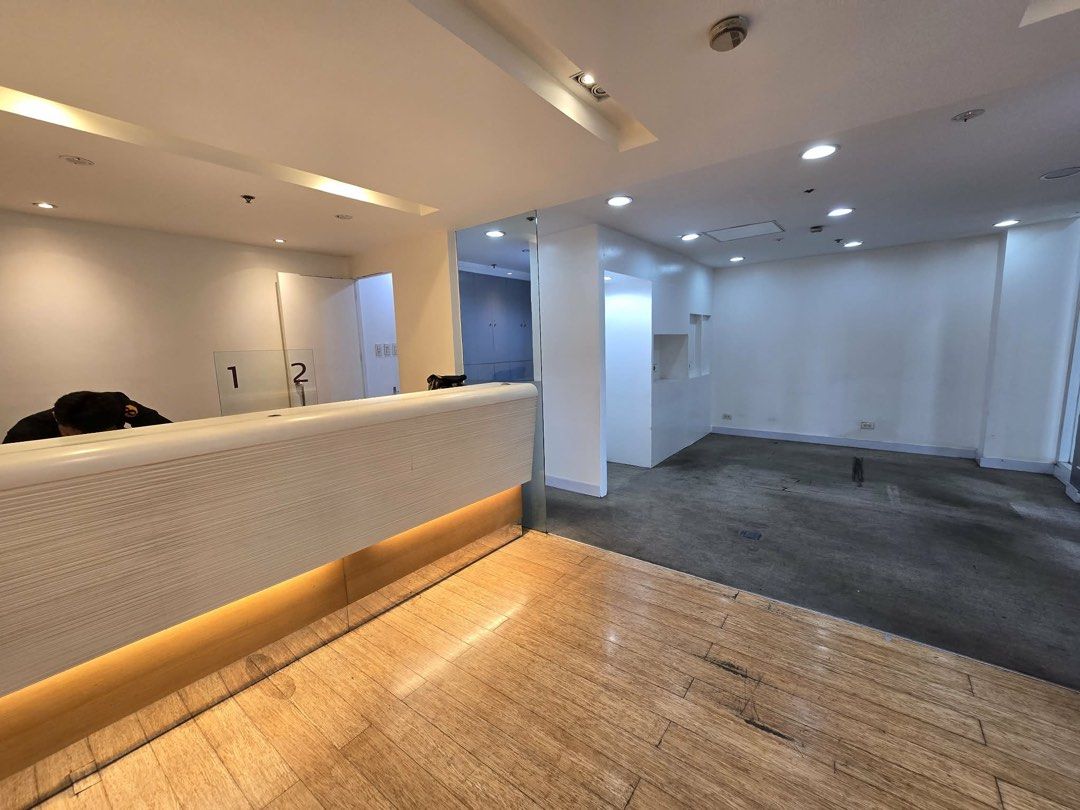 Ground Floor BGC Commercial Space FOR LEASE (Category: Commercial) located in Makati City. Submitted by joie_09176718524 (Listing ID 1422155199, Image 2). Description: FOR RENT: Prime Ground Floor Commercial Space in South of Market, BGC 25th Street corner 11th Avenue, Bonifacio Global City, Taguig City Property Details: Prime ground floor commercial space 94 square meters (total floor area) 3 floors Established location with high foot traffic 2 