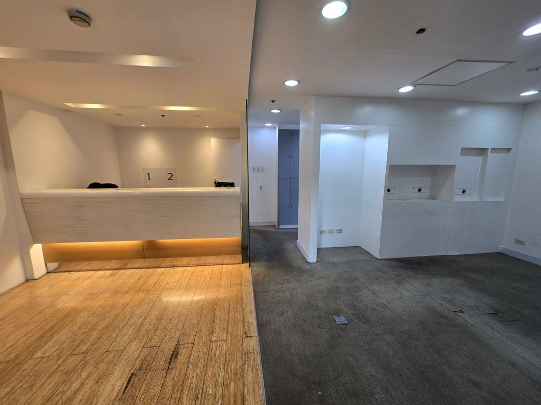 Ground Floor BGC Commercial Space FOR LEASE (Category: Commercial) located in Makati City. Submitted by joie_09176718524 (Listing ID 1422155199, Image 3). Description: FOR RENT: Prime Ground Floor Commercial Space in South of Market, BGC 25th Street corner 11th Avenue, Bonifacio Global City, Taguig City Property Details: Prime ground floor commercial space 94 square meters (total floor area) 3 floors Established location with high foot traffic 2 