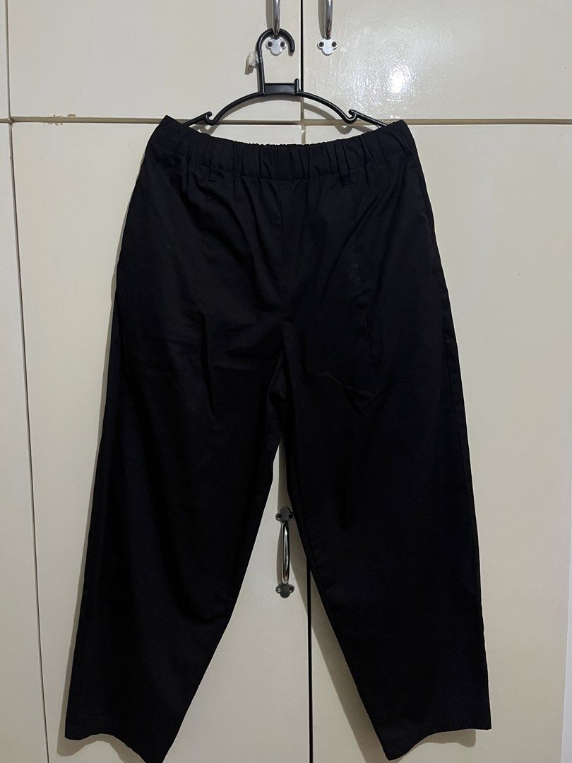 GU Black Wide Leg Pants - Size S (Category: Other Bottoms) located in Taytay. Submitted by jasfinds_ (Listing ID 1422166664, Image 1). Description: - GU black wide-leg pants - Size: S - Features: Elastic waistband, side pockets, two back pockets.