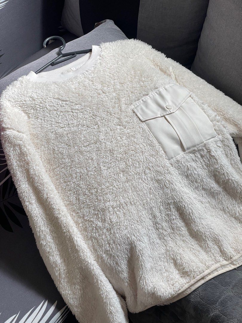 GU Fleece Sweater with Pocket (Category: Coats, Jackets and Outerwear) located in Cabanatuan. Submitted by iselect_finds (Listing ID 1422141475, Image 1). Description: GU fleece sweater Color Off white/ cream No issue Size M on tag Width 23.5 Length 27 - Unique chest pocket detail - Contrasting sleeve patch - Crew neck - Soft, textured fleece - Versatile for layering ₱380 plus shipping fee Loc: Nueva Ecija Via J&T courier .