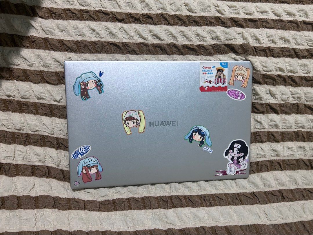 Huawei Matebook D14 2020 i3-10110U (Category: Laptops & Notebooks) located in Quezon City. Submitted by jxxwxn (Listing ID 1422206597, Image 2). Description: Huawei Matebook D14 2020 - 256gb SSD - 8gb RAM - Windows 11 - Fingerprint is working ✅ - Camera is working ✅ - Original charger included - Battery life 5-6 hours (basic browsing) Issues: - Some keys are not functioning (Y,H,N,6) - Rubber feet needs replacement Can negotiate but the price sho