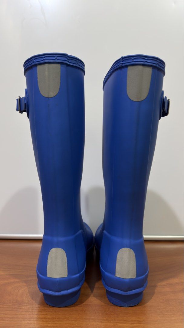 Hunter Original Tall Rain Boots for Kids (Category: Babies & Kids Fashion) located in Binangonan. Submitted by c_r_i_s (Listing ID 1422229748, Image 3). Description: Hunter Original Tall Rain Boots for Kids Vibrant blue color Size UK 1, EU 33, US 2B, 3G These boots are handcrafted from natural rubber and are fully waterproof. Key Features Material: Made from natural, flexible rubber with a matte finish. Lining: features a comfortable polyester or